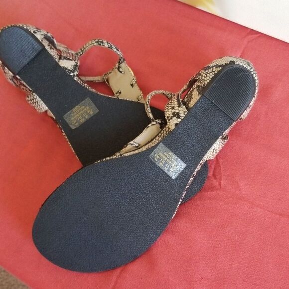 Fergalicious Flat Sandals, Snake Print, 7.5 - Picture 6 of 6